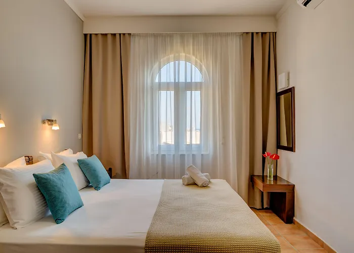 コリンナ マーレ ハニア