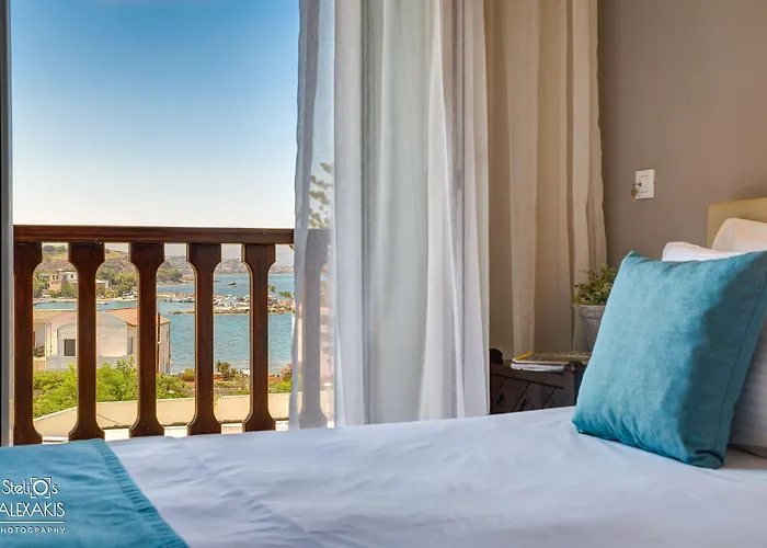 Corinna Mare Hriszí Aktí Haniá